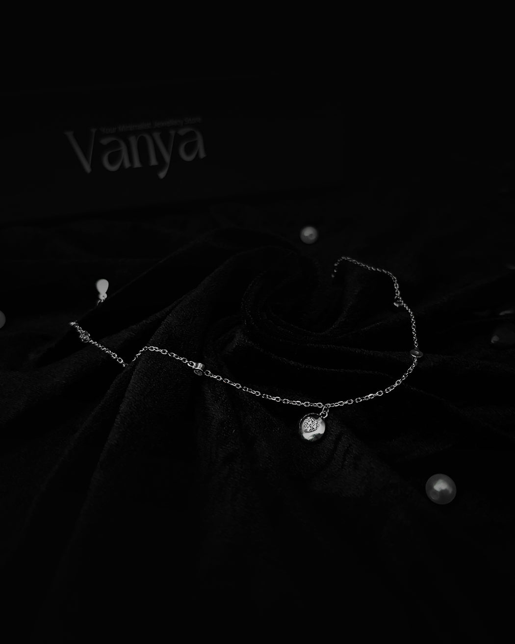 Soft Glow Hammered Heart Anklet
