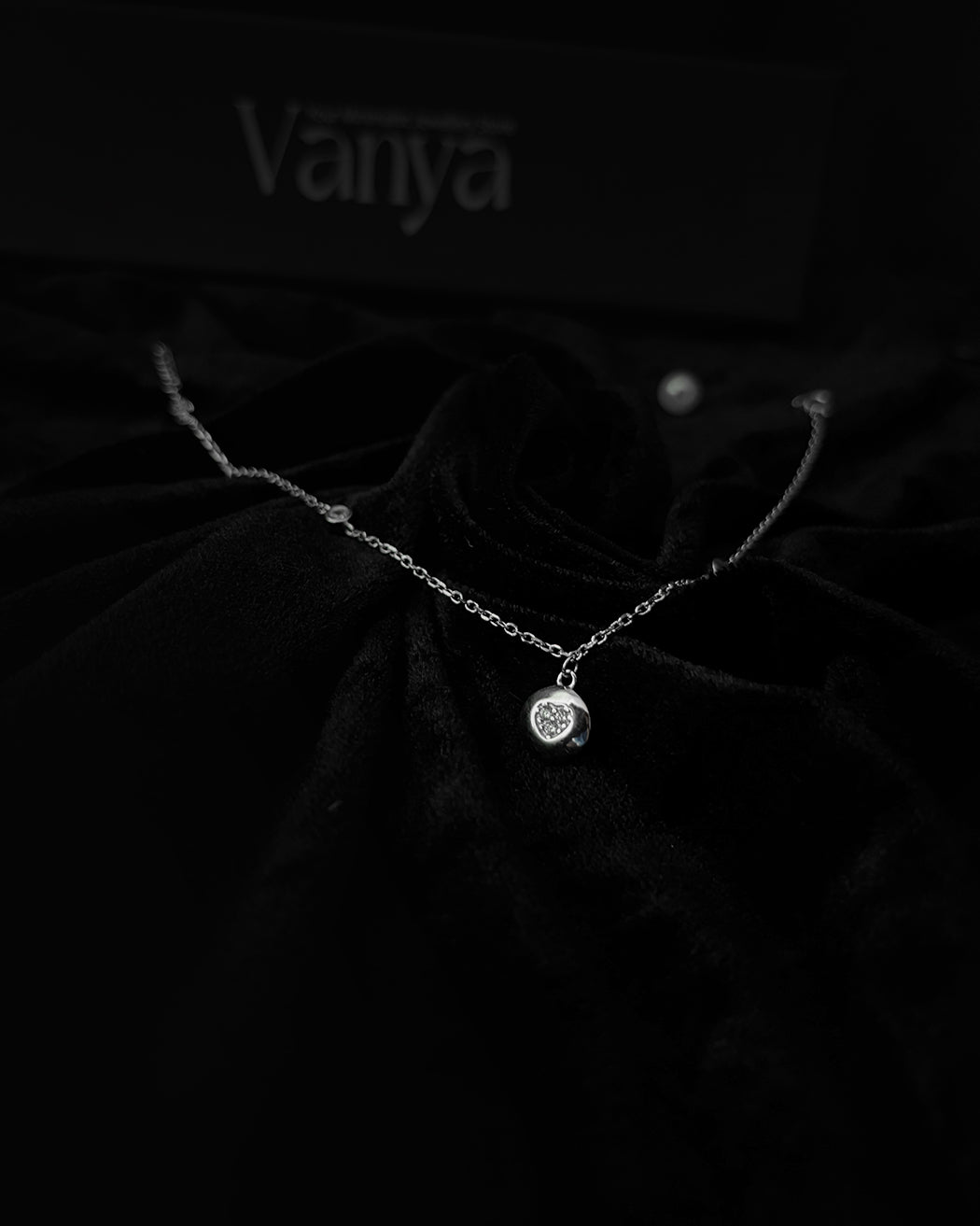 Soft Glow Hammered Heart Anklet
